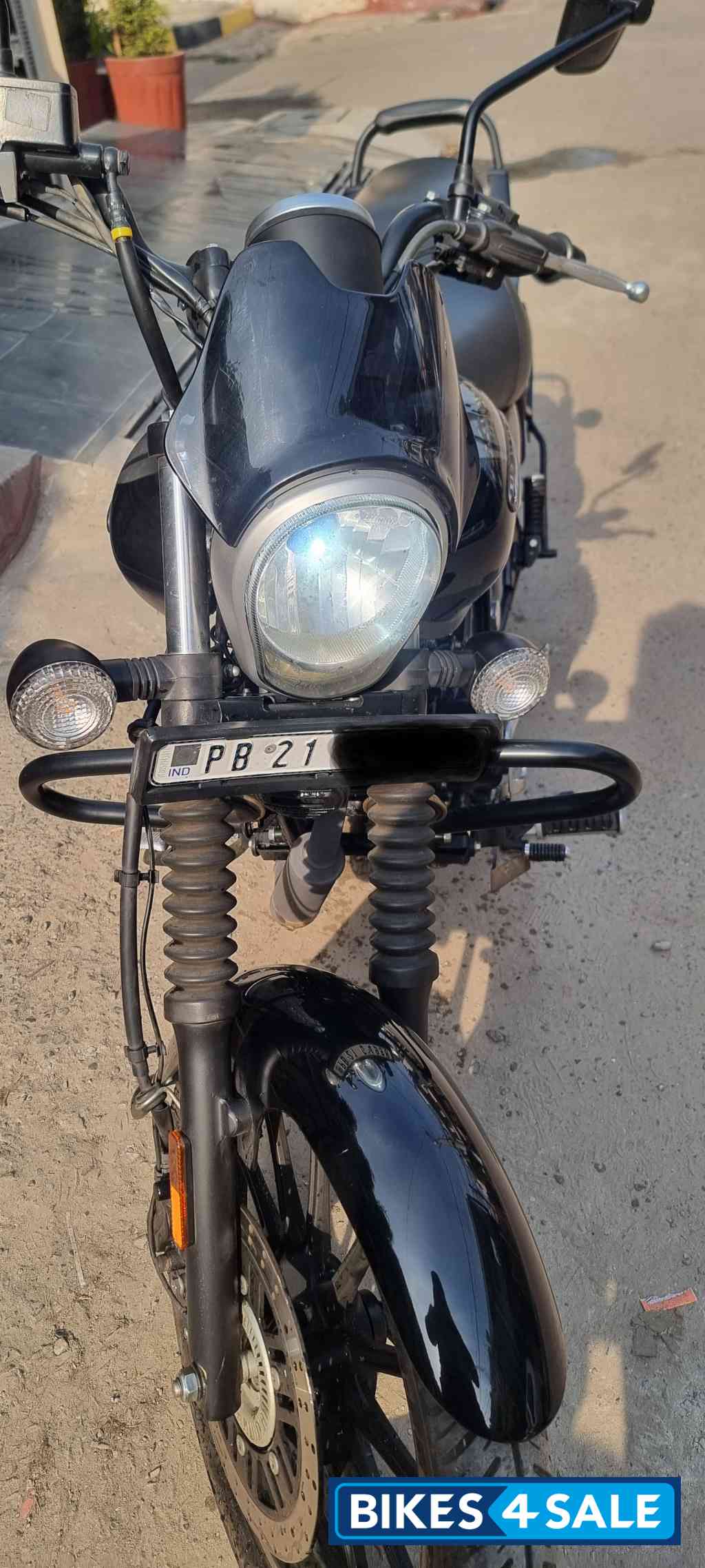 Black Bajaj Avenger Street 160 BS6