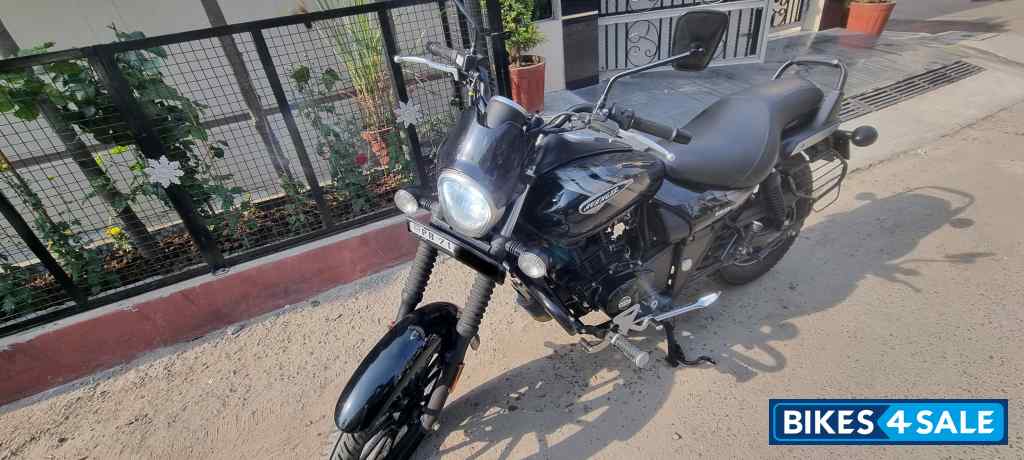 Black Bajaj Avenger Street 160 BS6