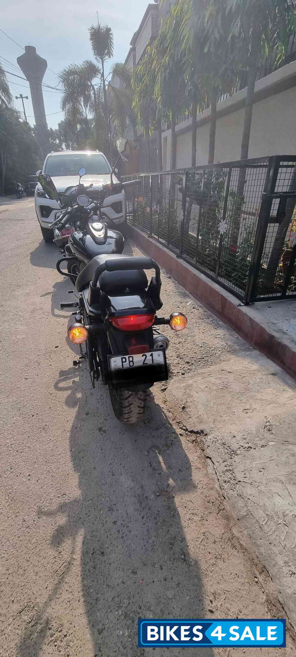 Black Bajaj Avenger Street 160 BS6
