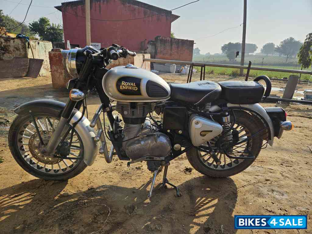 Silver Royal Enfield Classic 350 Silver Royal Enfield Classic 350