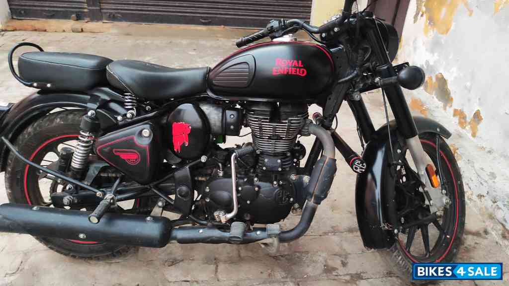 Shelter Black Royal Enfield Bullet 350 ES BS6 Shelter Black Royal Enfield Bullet 350 ES BS6