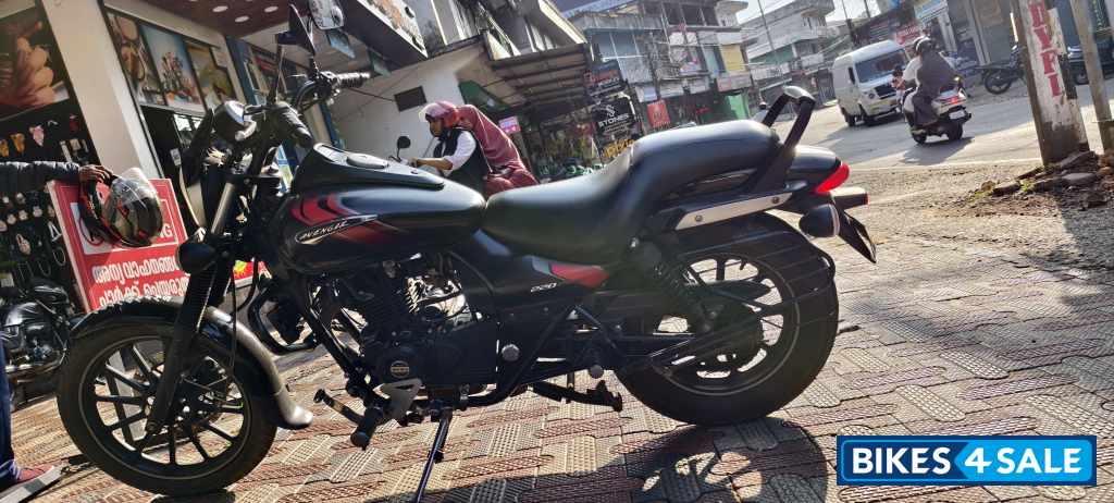 Bajaj Avenger Street 220