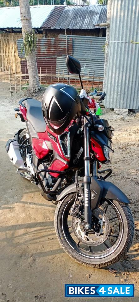 Vivid Red Cocktail Yamaha FZ-S