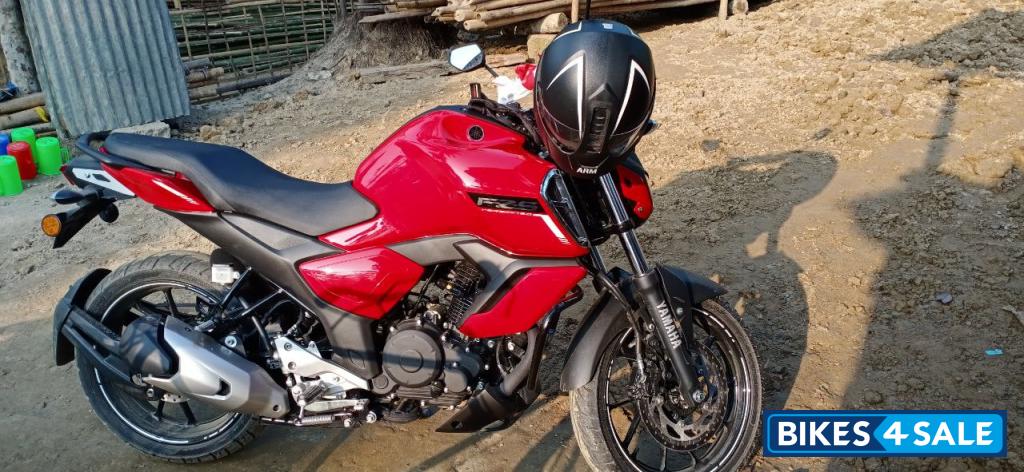 Vivid Red Cocktail Yamaha FZ-S