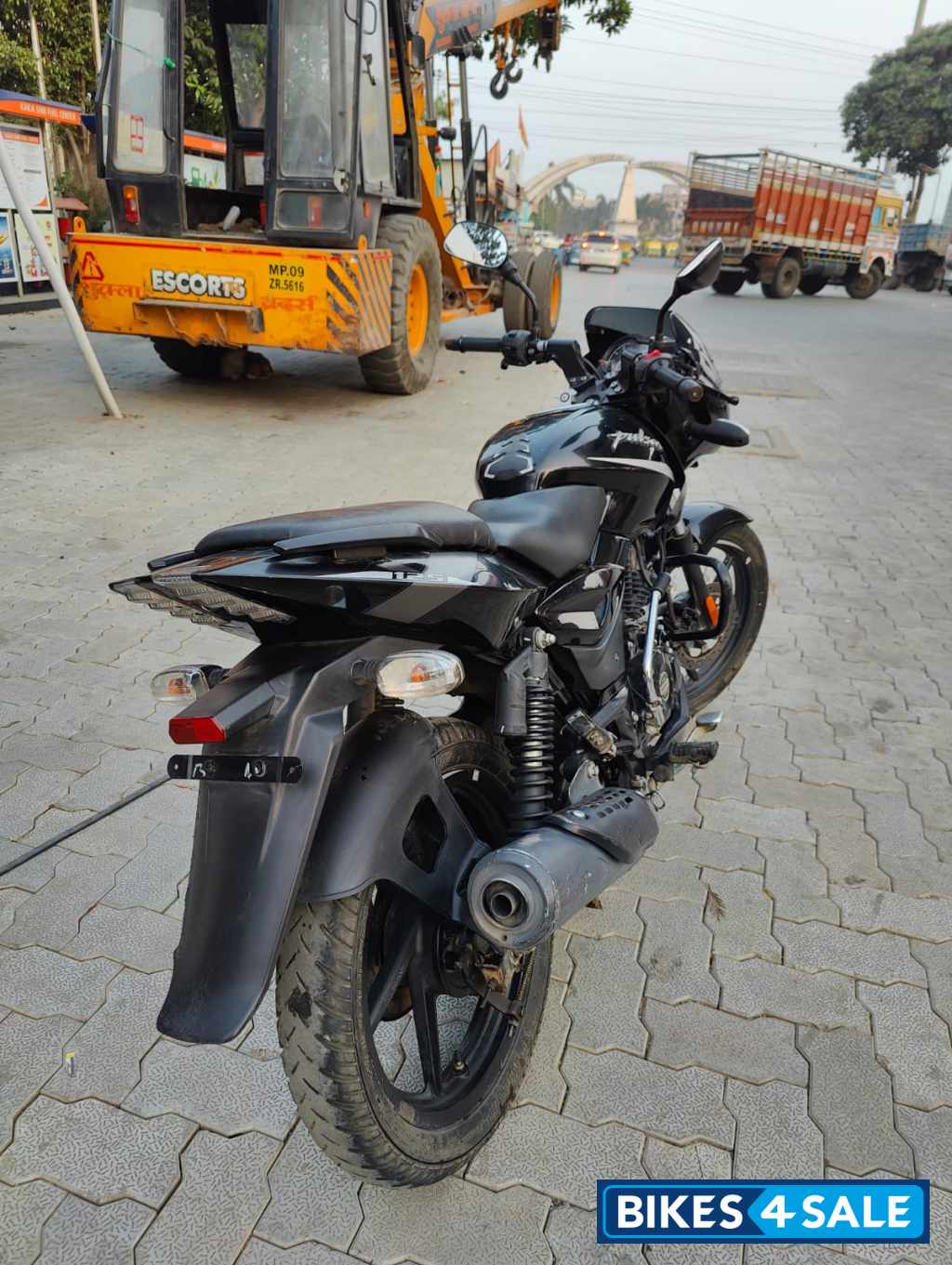 Bajaj Pulsar 125 Split Seat Bajaj Pulsar 125 Split Seat