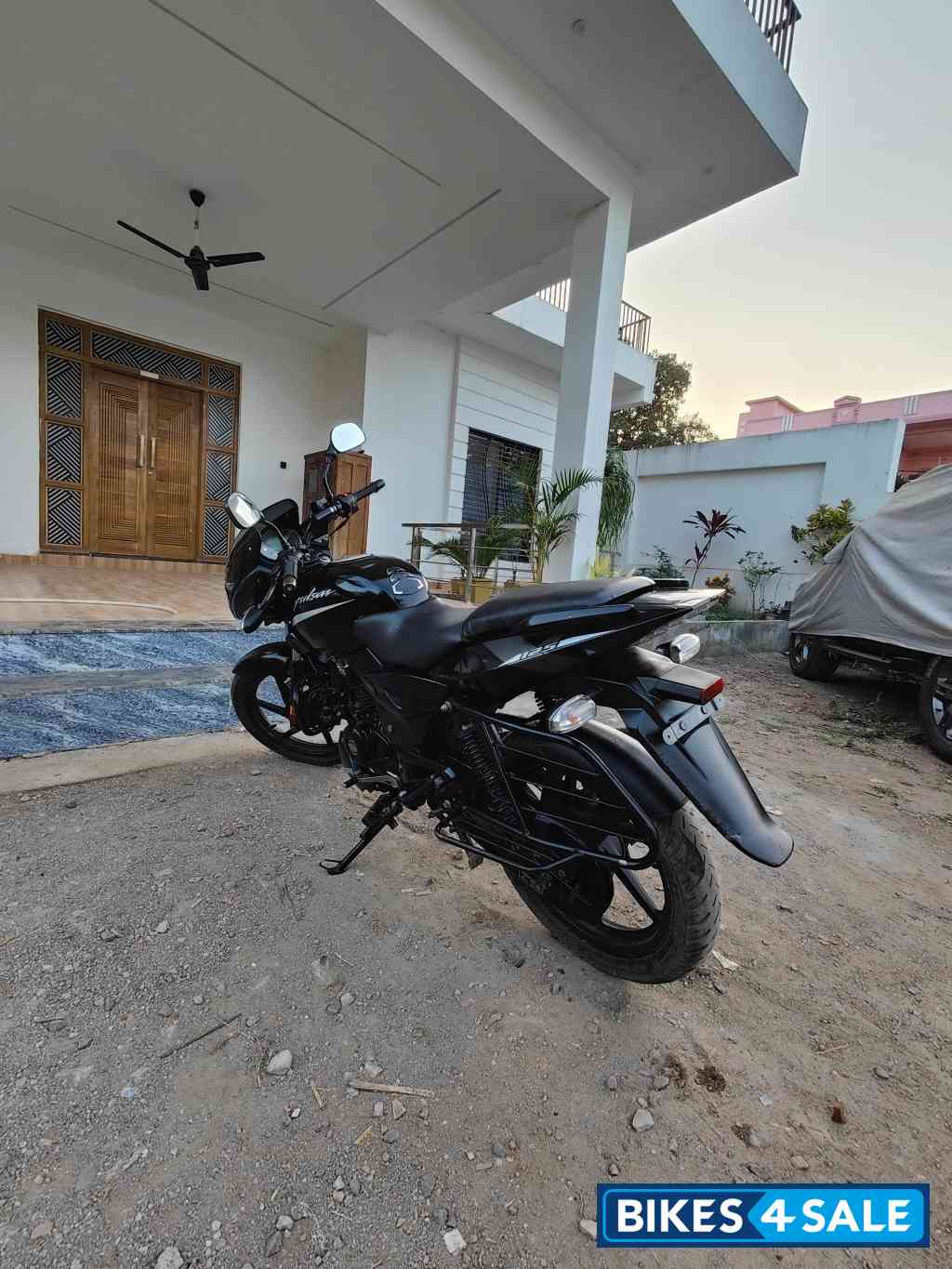 Bajaj Pulsar 125 Split Seat Bajaj Pulsar 125 Split Seat