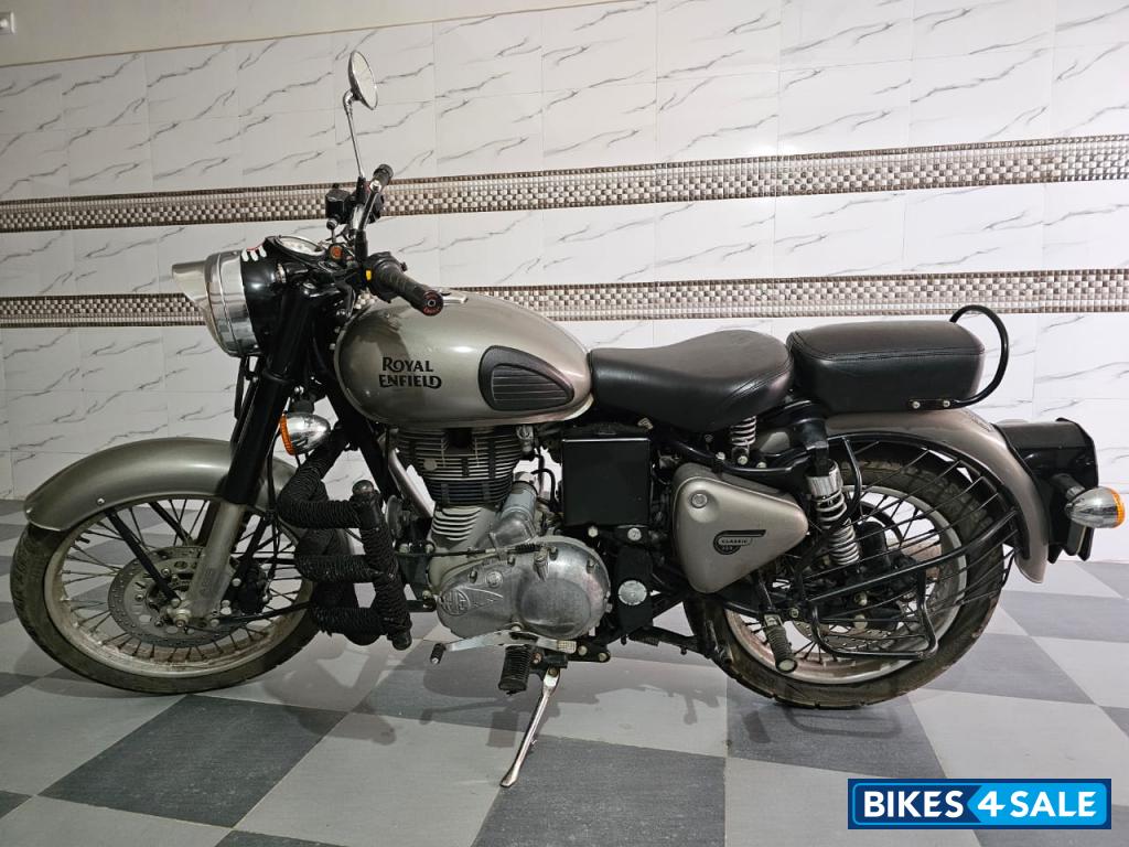 Grey Royal Enfield Classic Gunmetal Grey