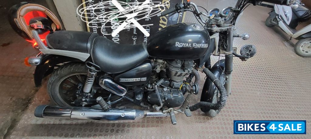 Black Royal Enfield Thunderbird 350