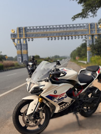 White BMW G 310 RR