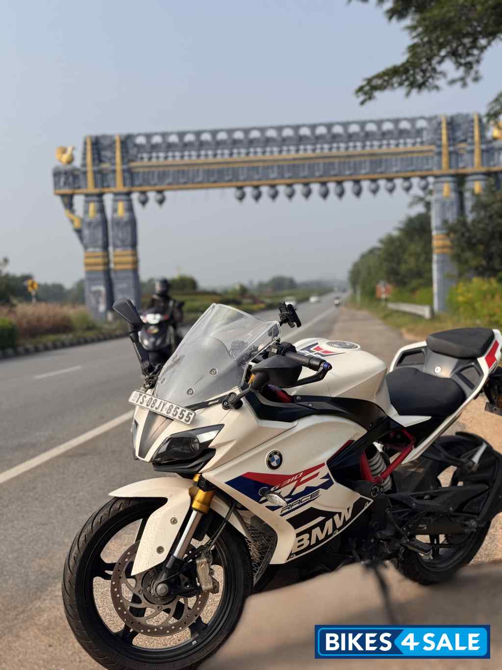 White BMW G 310 RR