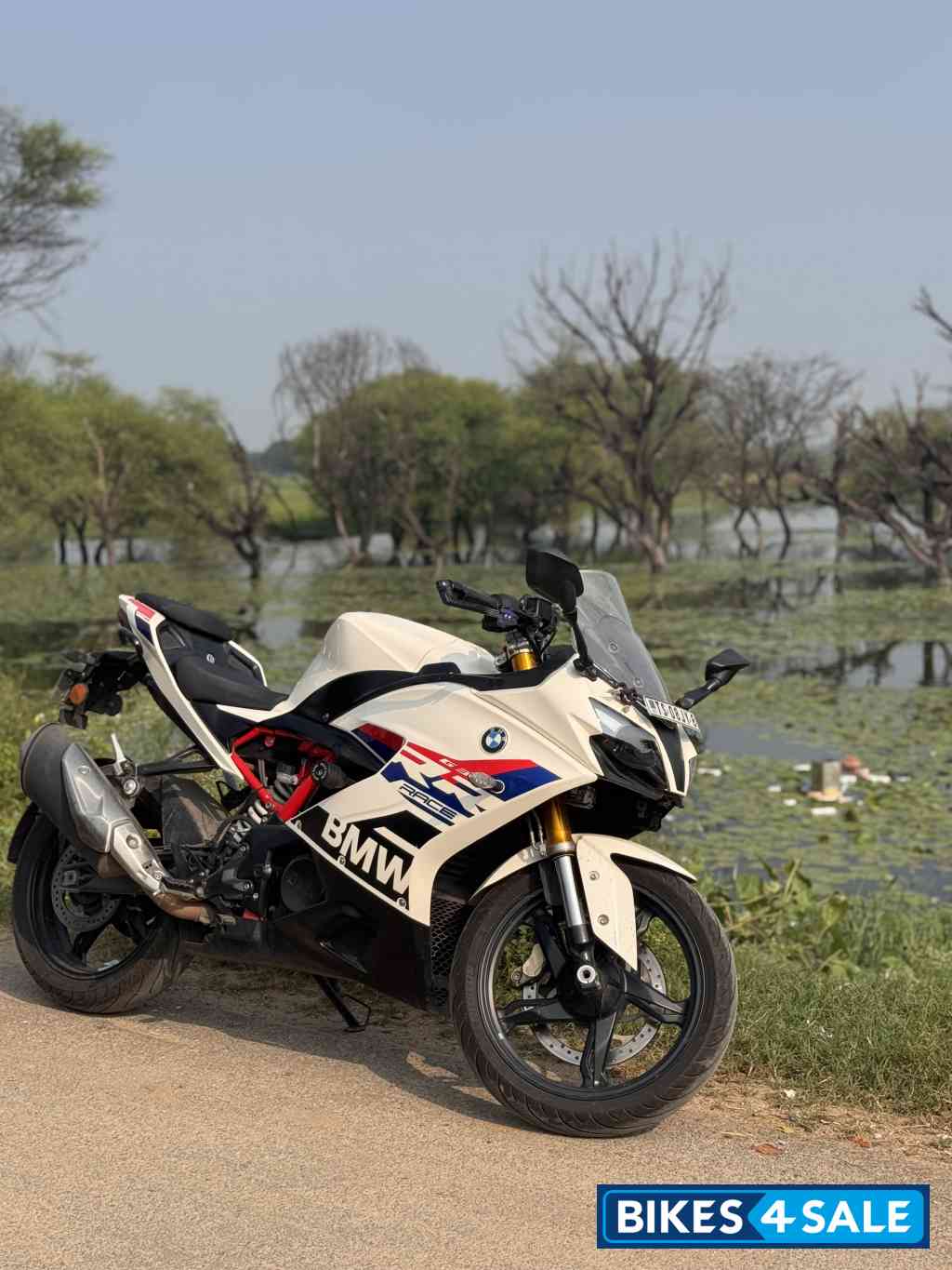 White BMW G 310 RR