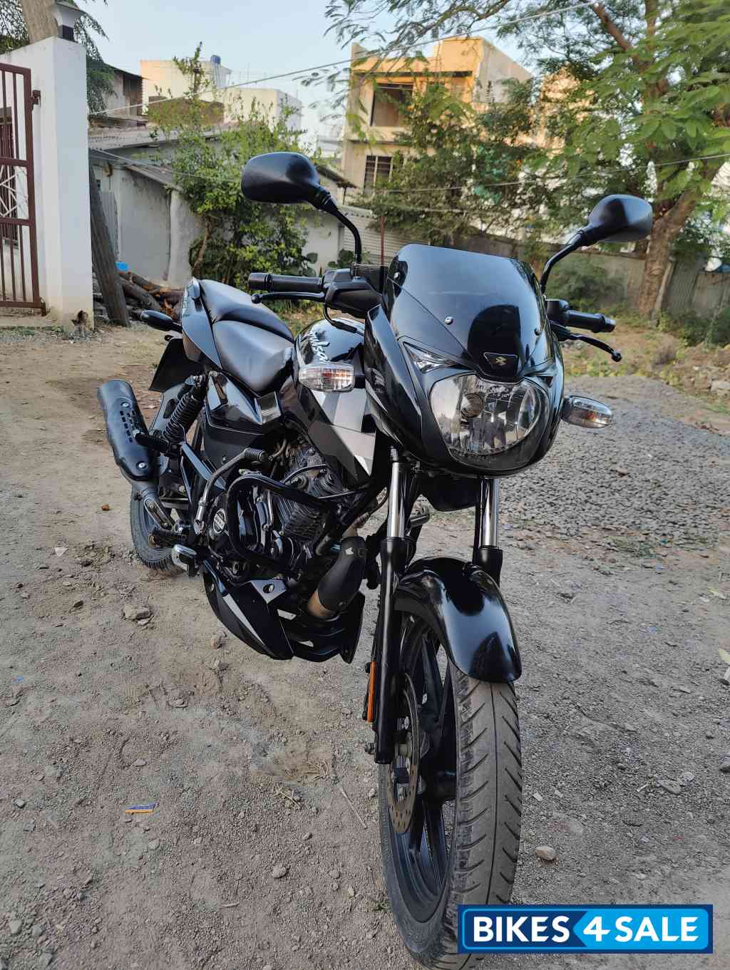 Black Silver Bajaj Pulsar 125 Carbon Fibre Disc Split Seat