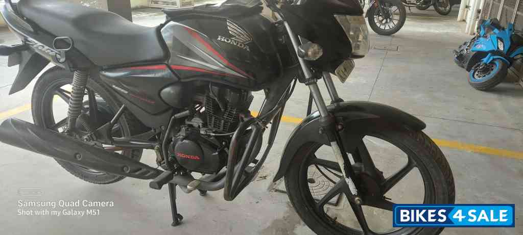 Black Honda Shine 125