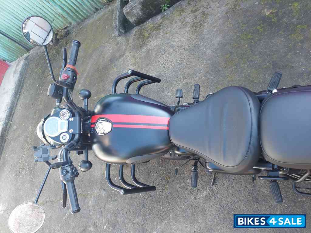 Royal Enfield Classic Stealth Black