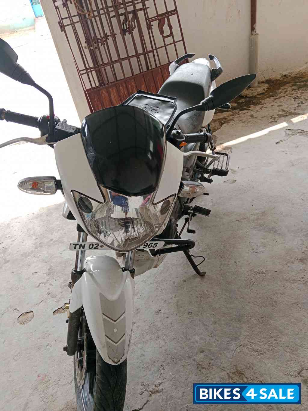 White And Black TVS Apache RTR 180