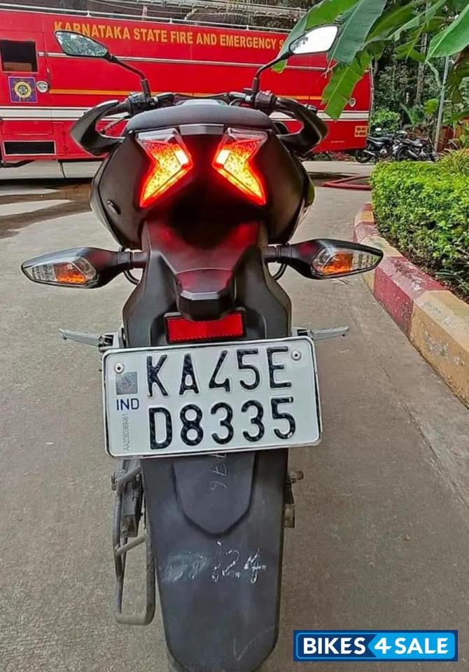 Ebony Black Blue Bajaj Pulsar P150 Twin Disc Split Seat