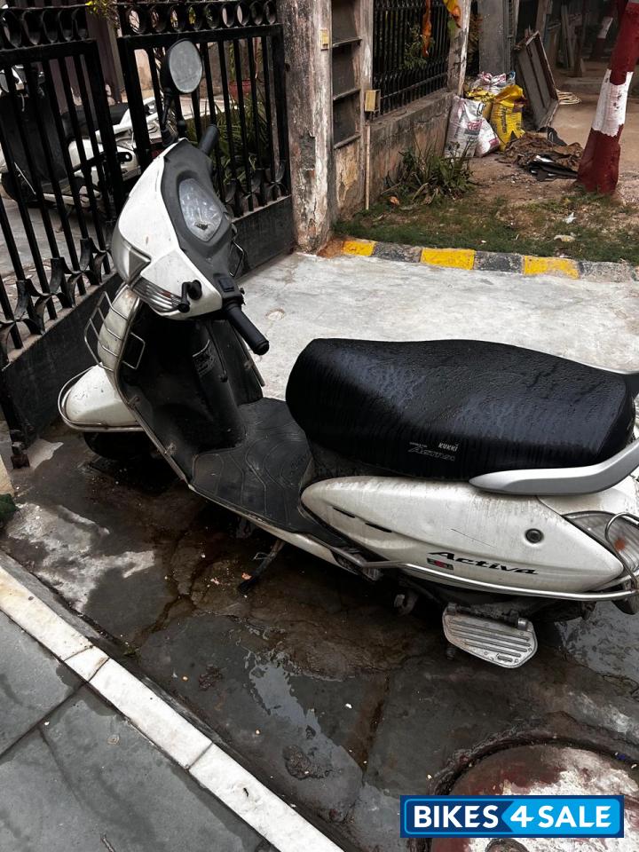 White Honda Activa 6G Dlx