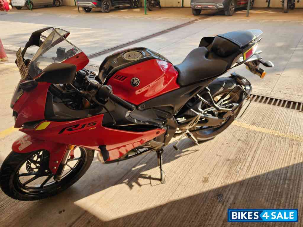 Yamaha R15 V4