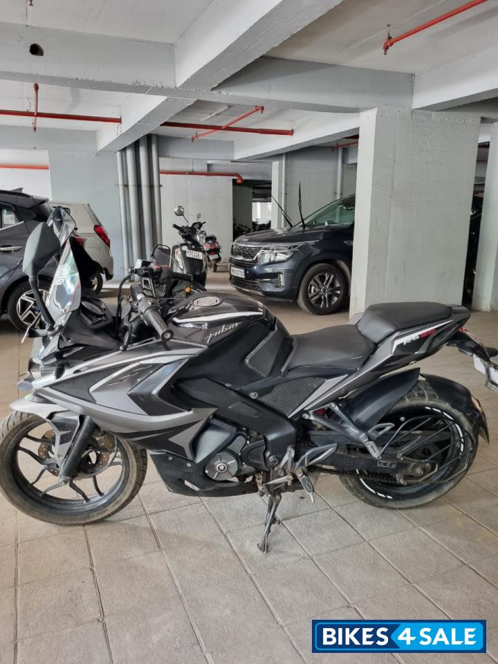 Bajaj Pulsar RS 200 ABS Bajaj Pulsar RS 200 ABS