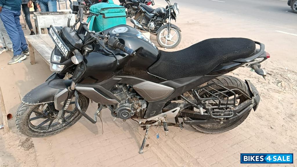 Black Yamaha FZ FI V3 BS6