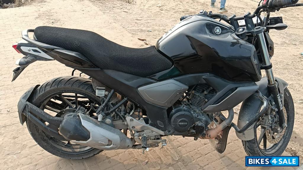 Black Yamaha FZ FI V3 BS6