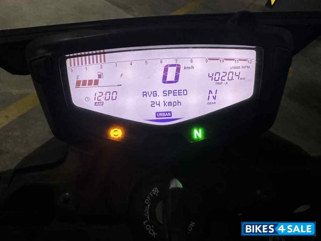 Black TVS Apache RTR 200 4V 2022