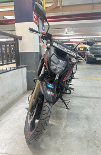 Black TVS Apache RTR 200 4V 2022