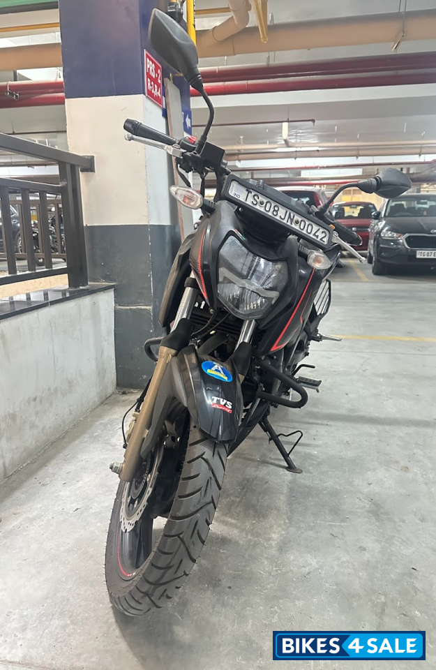 Black TVS Apache RTR 200 4V 2022 Black TVS Apache RTR 200 4V 2022