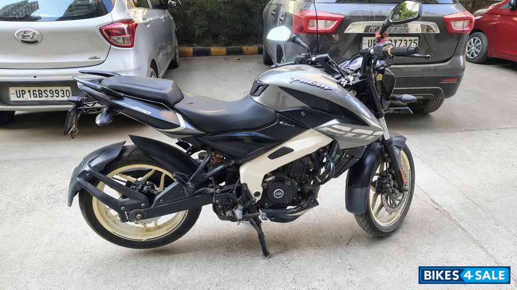 Bajaj Pulsar 200 NS ABS