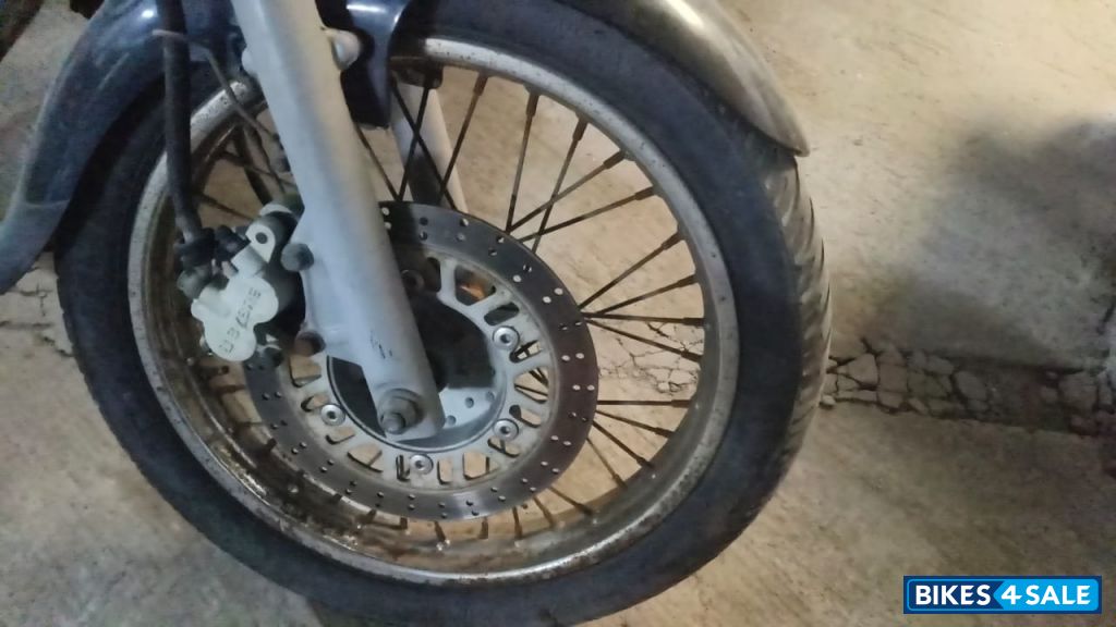 Black Bajaj Avenger 220 DTS-i