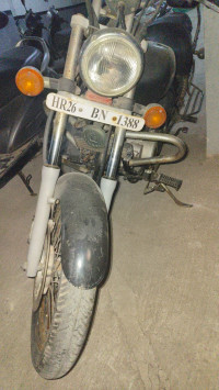 Black Bajaj Avenger 220 DTS-i
