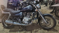 Black Bajaj Avenger 220 DTS-i