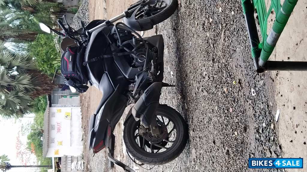 Charcoal Black Bajaj Dominar 250