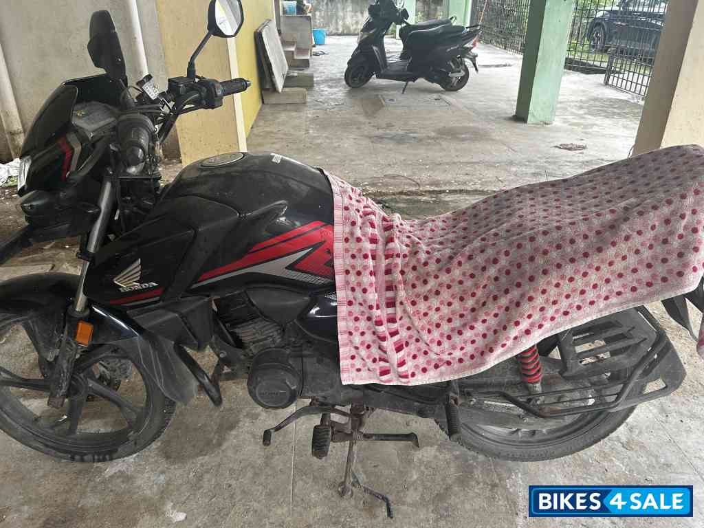 Pearl Blue Honda CB Shine