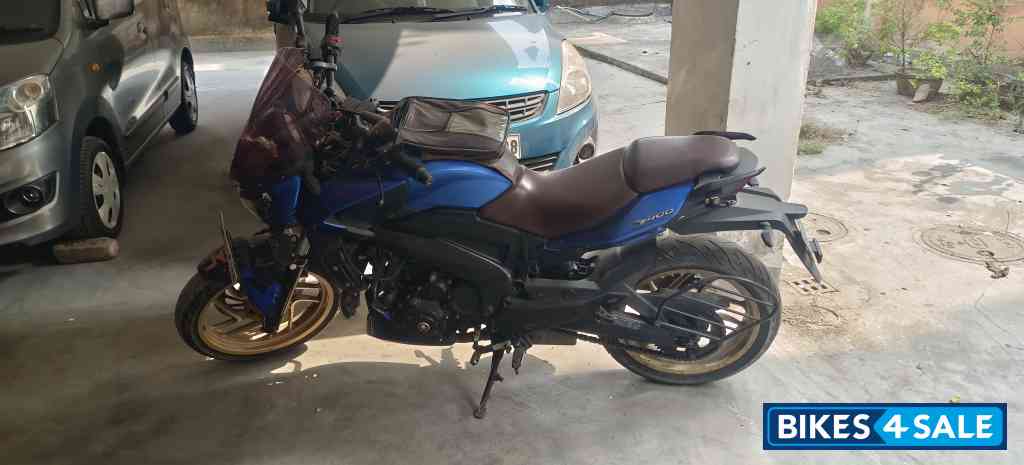 Blue Bajaj Dominar 400 Disc