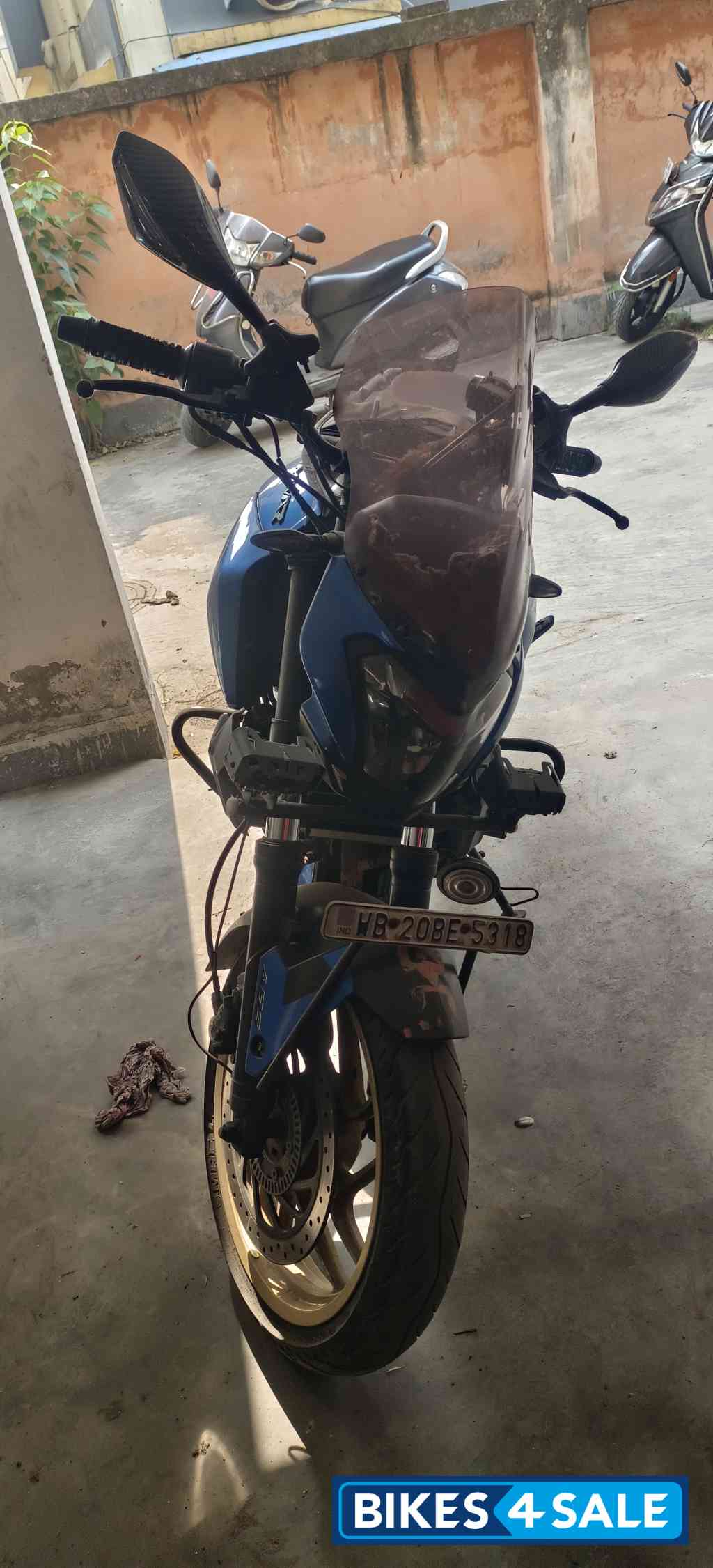 Blue Bajaj Dominar 400 Disc