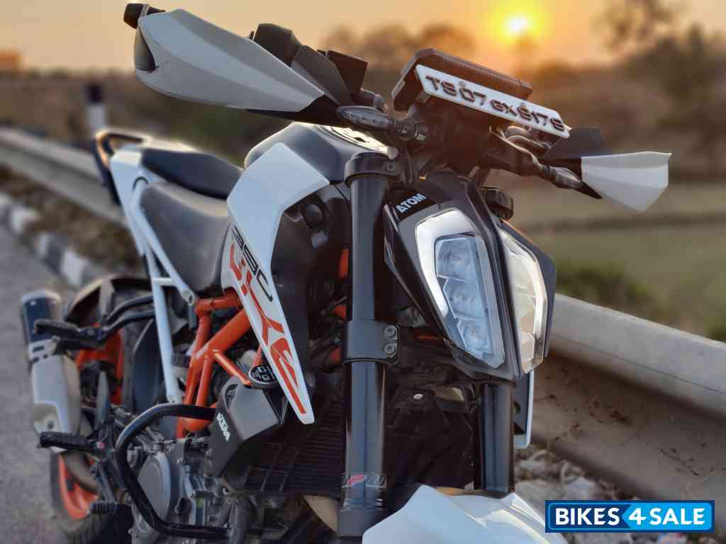 White KTM Duke 390