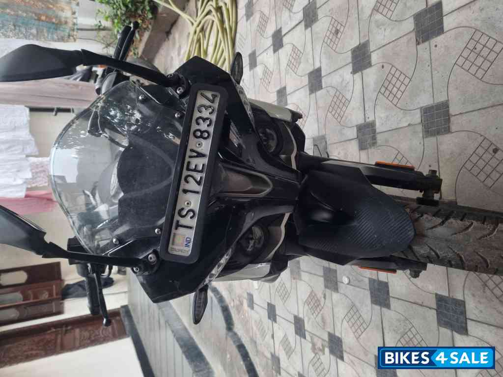 Gray Bajaj Pulsar RS 200 BS6