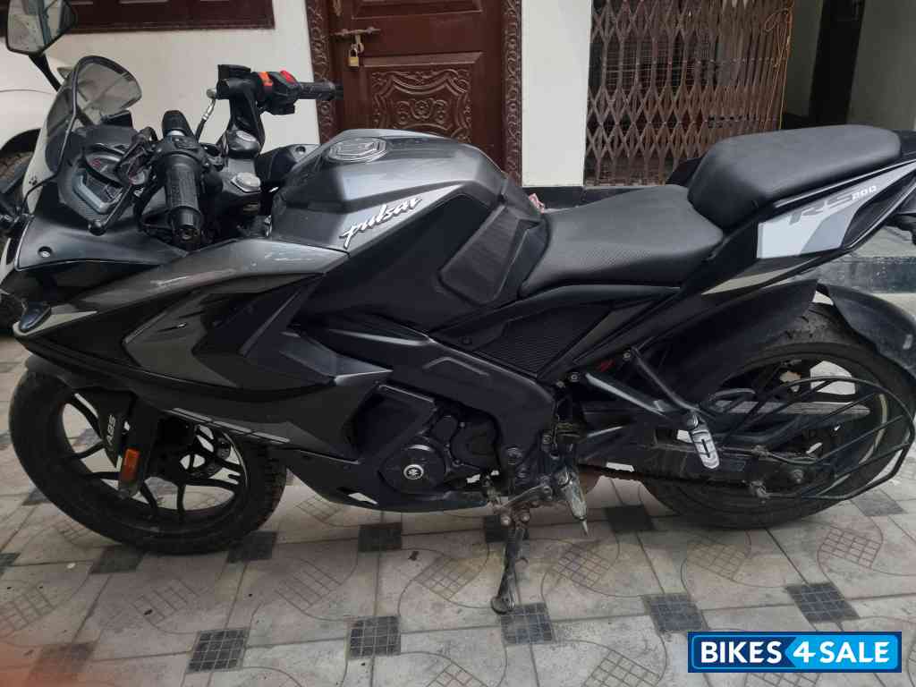 Gray Bajaj Pulsar RS 200 BS6 Gray Bajaj Pulsar RS 200 BS6