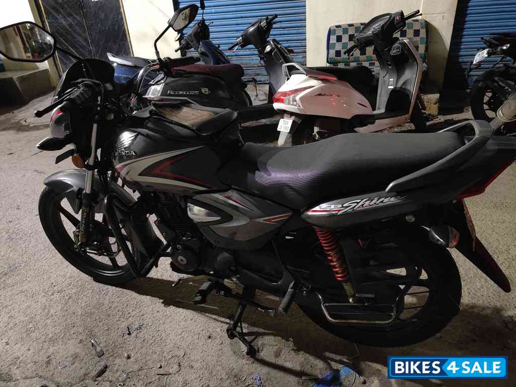 Silver And Red Honda CB Shine