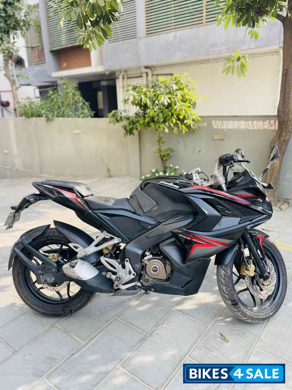 Bajaj Pulsar RS 200