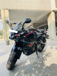Bajaj Pulsar RS 200