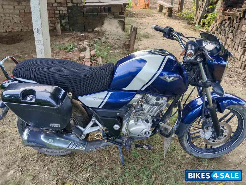 Bajaj V15