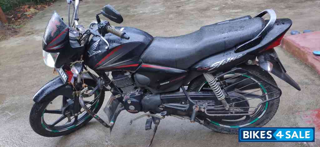 Black Honda CB Shine