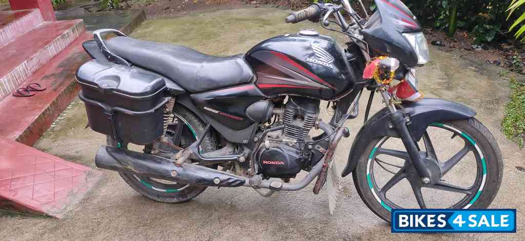 Black Honda CB Shine