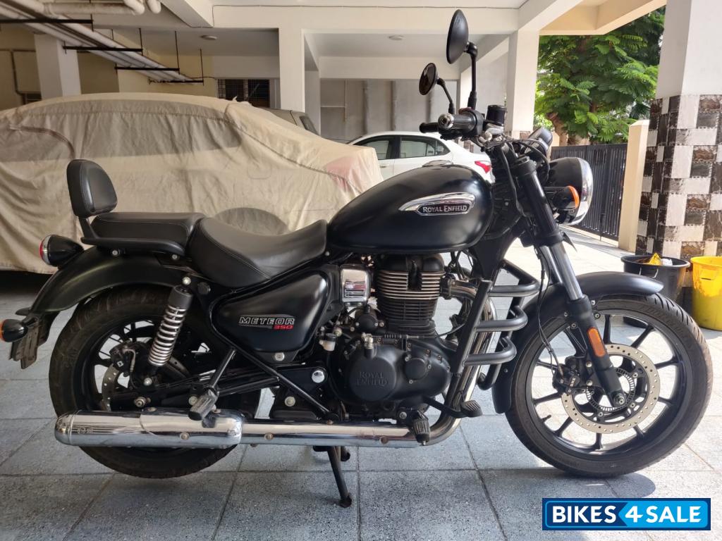 Stellar Black Royal Enfield Meteor 350 Stellar