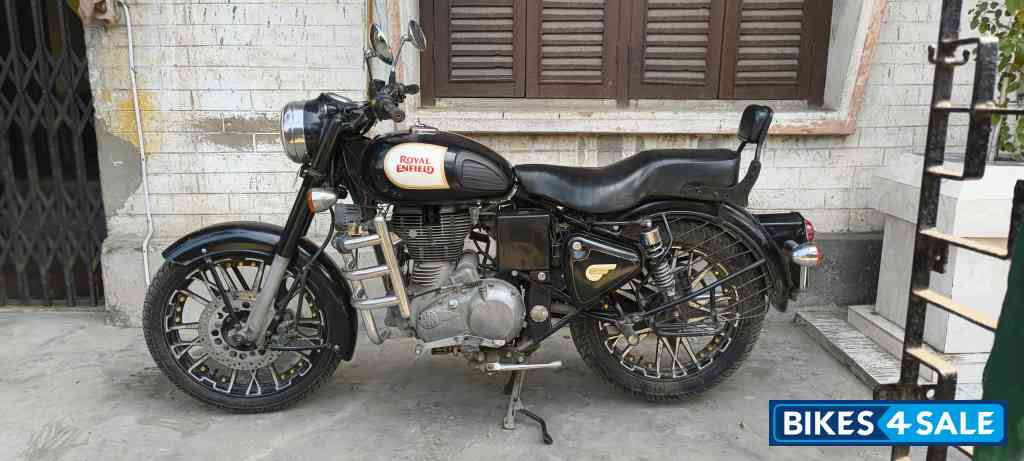 Black Royal Enfield Classic 350