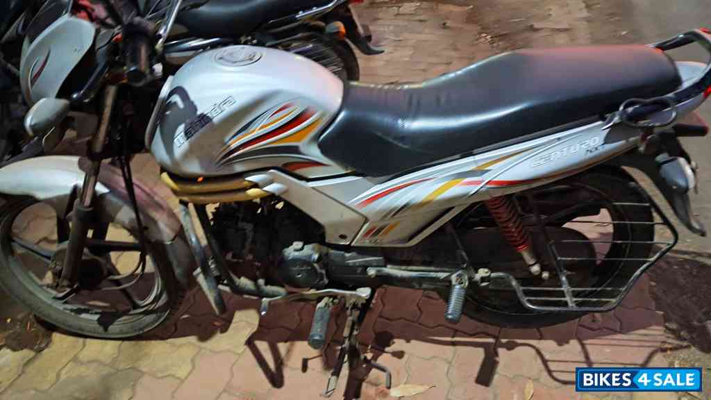 Silver Mahindra Centuro NXT