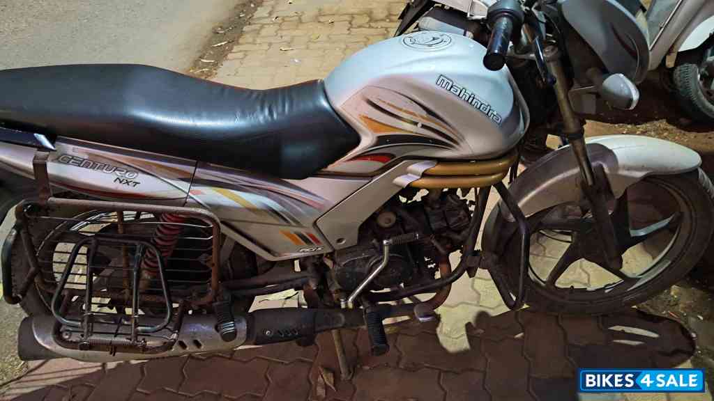 Silver Mahindra Centuro NXT