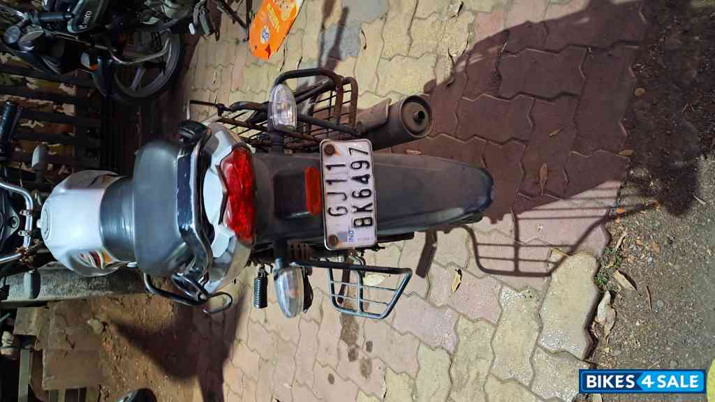 Silver Mahindra Centuro NXT